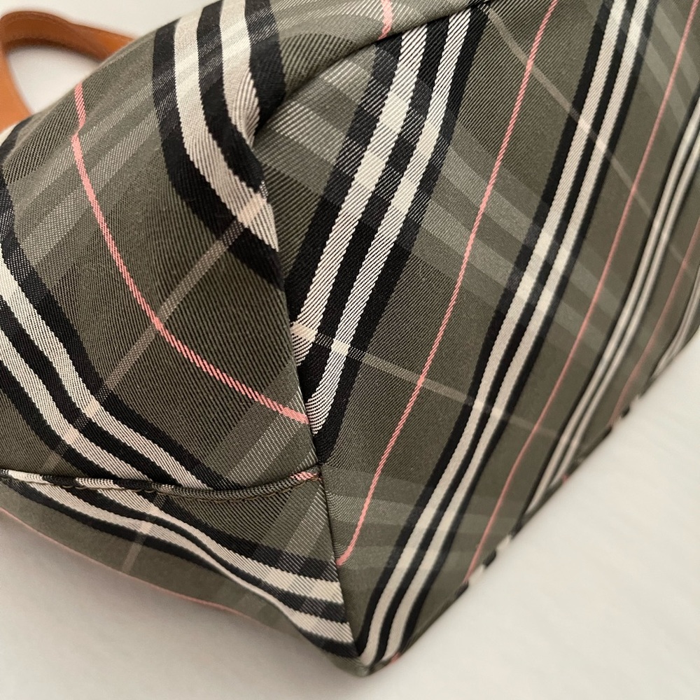 Burberry Blue Label Reversible - Picture 6 of 14